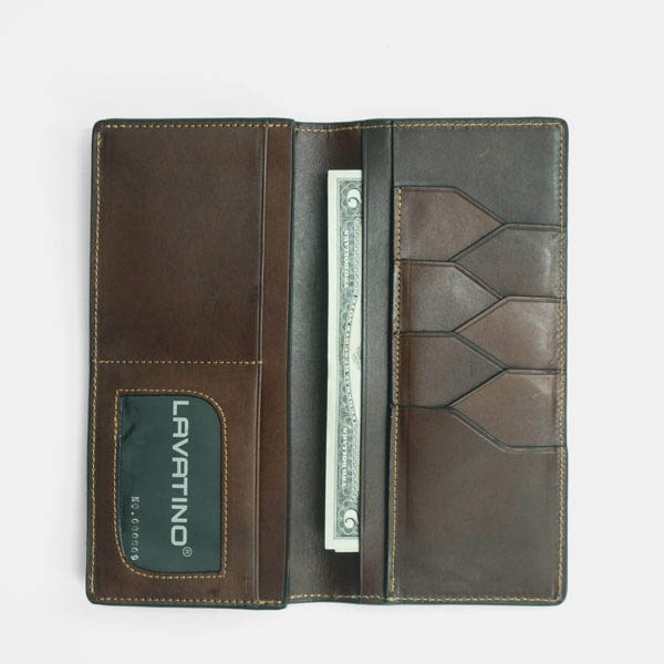 Thiết kế bên trong ví khá cầu kỳ, đẹp nhưng vẫn đáp ứng sự tiện lợi cho người dùng