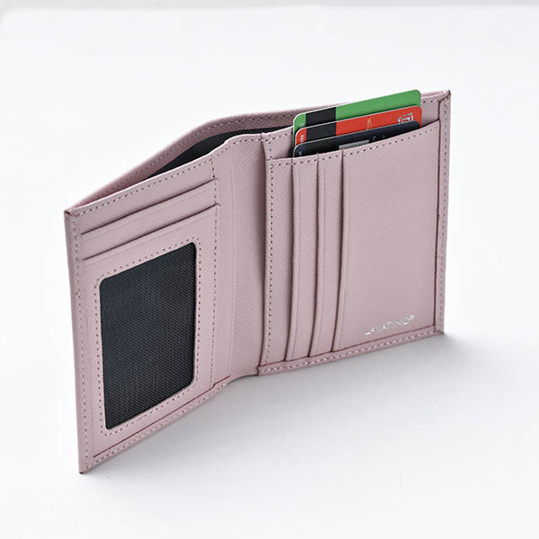 Ví đứng Lisa màu hồng với thiết kế ngăn chứa rộng rãi  phù hợp với nhu cầu sử dụng