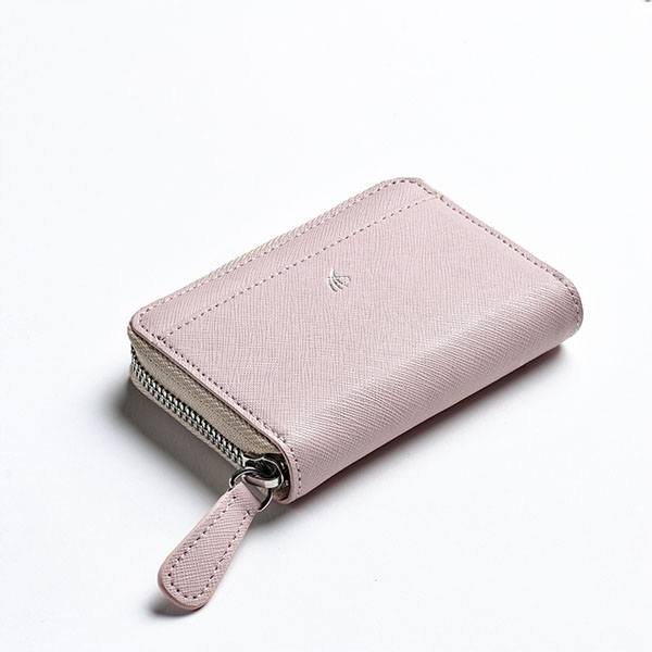 Ví zip mini Lisa màu hồng sở hữu chất liệu da cao cấp đảm bảo độ bền bỉ trong khi sử dụng